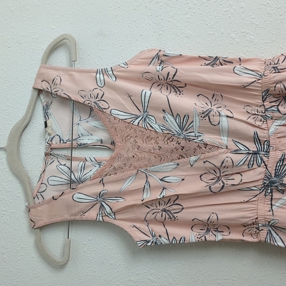 Roxy Floral Romper Size Small Lace Detail - Picture 4 of 15